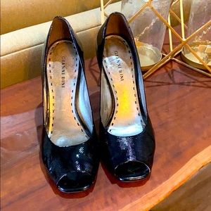 Peep-toe pumps Gianni Bini - size 9